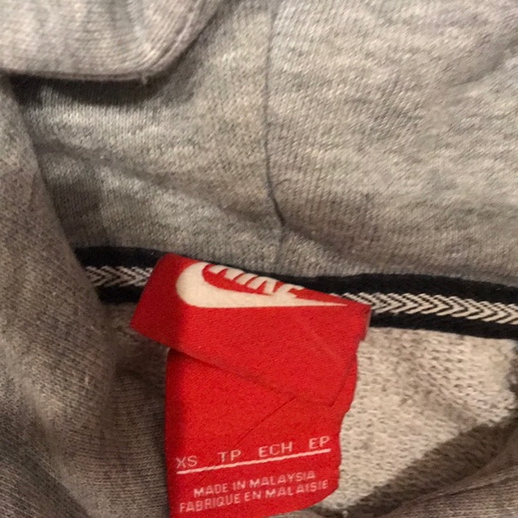 Nike sweatshirt - Picture 2 of 2